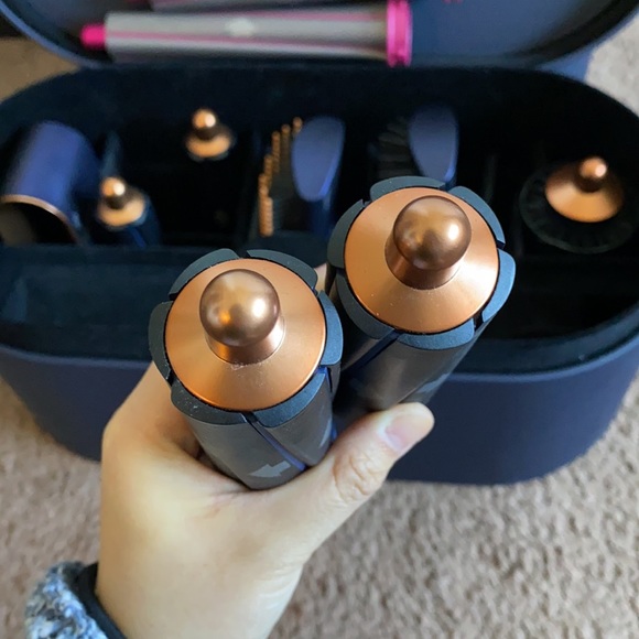 Dyson Prussian blue airwrap with extra long barrel - Picture 5 of 11